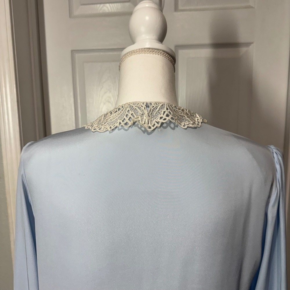 Vintage Le Blouse Powder Blue Long Sleeve Button Down with Lace Collar Size 10 - Picture 8 of 11
